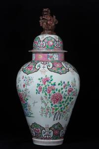 Gran jarrón en porcelana policromada Samson